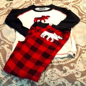 Host pick ⭐️- Super adorable girls cabin moose pajama set- size 8